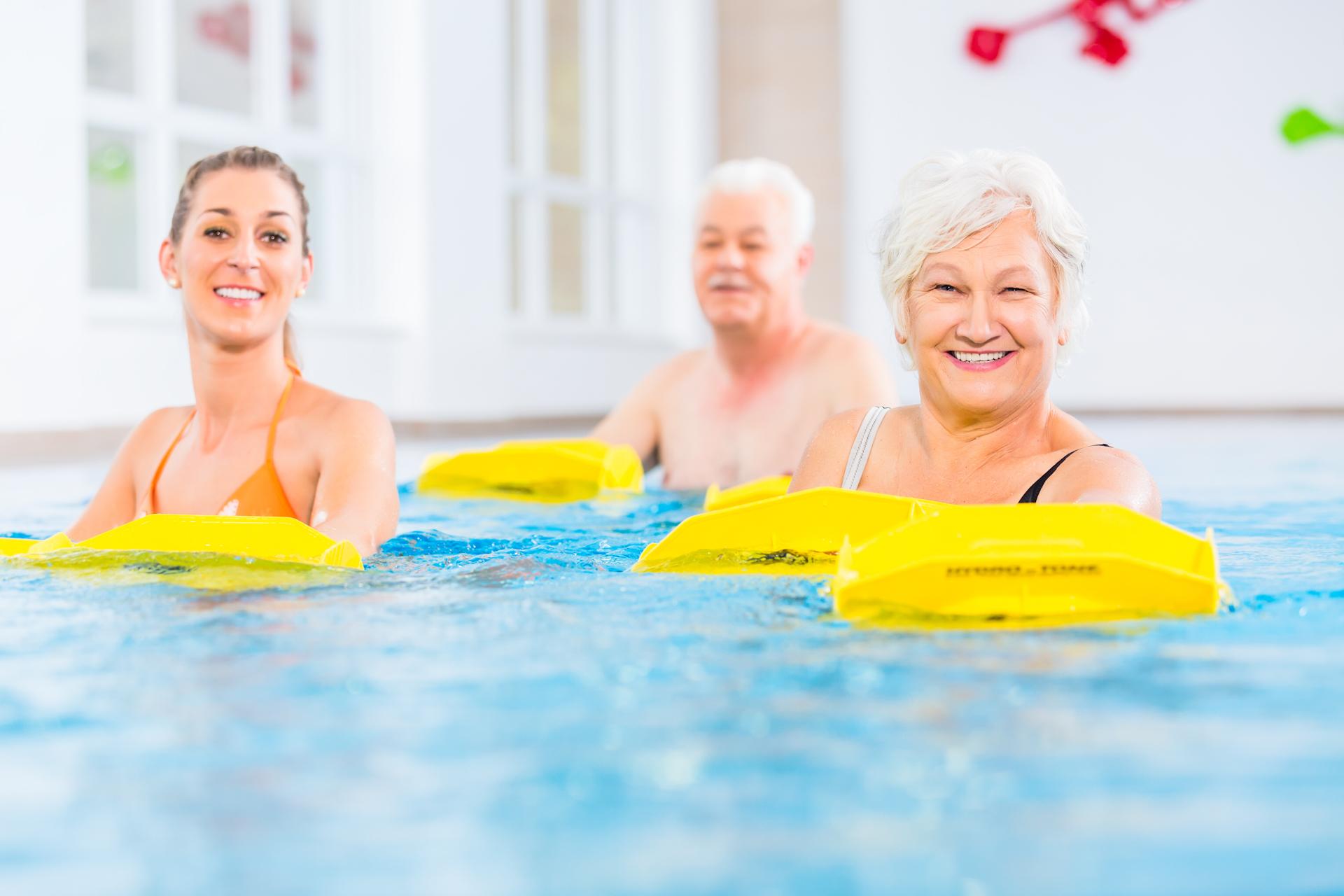 ginnastica-in-piscina-riabilitazione