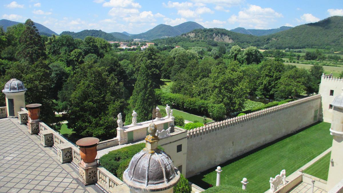 castello-del-catajo-panorama